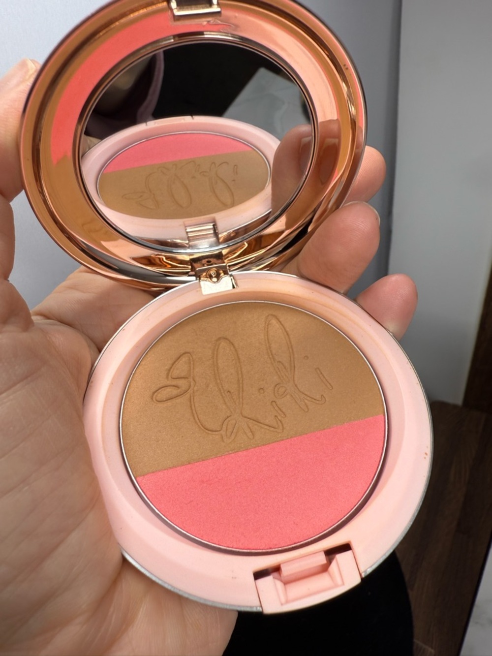 EXTREMELY RARE ✨ MAC x Rihanna “Hibiscus Kiss” Powder Blush UNUSED Collector’s